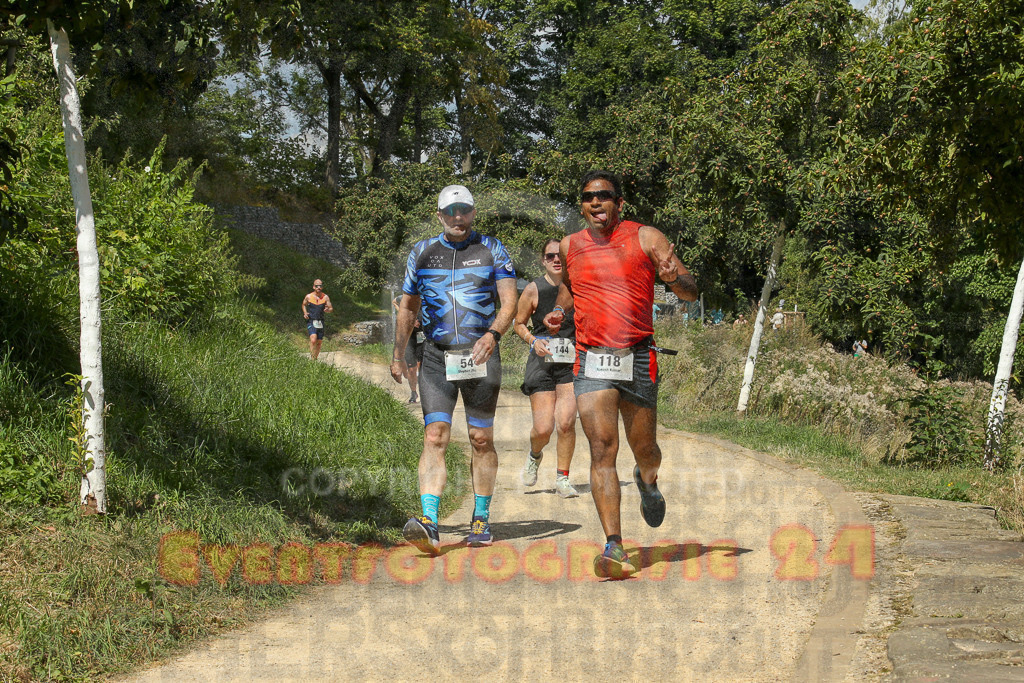 250824_1240_EX1_0173 | Sportfotografie im Rhein-Sieg Kreis, Köln, Bonn, NRW, Rheinland Pfalz, Hessen, etc. Unser Tätigkeitsfeld umfasst den Laufsport vom Volkslauf über den Marathon, Duathlon, Triathon bis zum Ultralauf wie Kölnpfad Ultra oder Schindertrail.