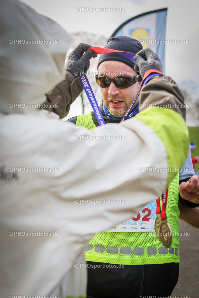 6. Bonner Nikolauslauf; Bonn, 14.12.2025 | Impressionen vom 6. Bonner Nikolauslauf am 14.12.2025 in Bonn (Nordrhein-Westfalen). 