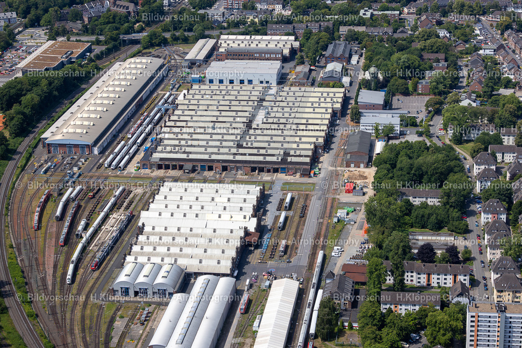 Lufbilder Krefeld-5595 | Instandhaltungswerkstatt, Bahnbetriebswerk und Ausbesserungswerk für die Wartung und Instandhaltung von Zug- Waggons der ICE Züge an der Breitenbachstraße in Krefeld im Bundesland Nordrhein-Westfalen, Deutschland. - Realisiert mit Pictrs.com