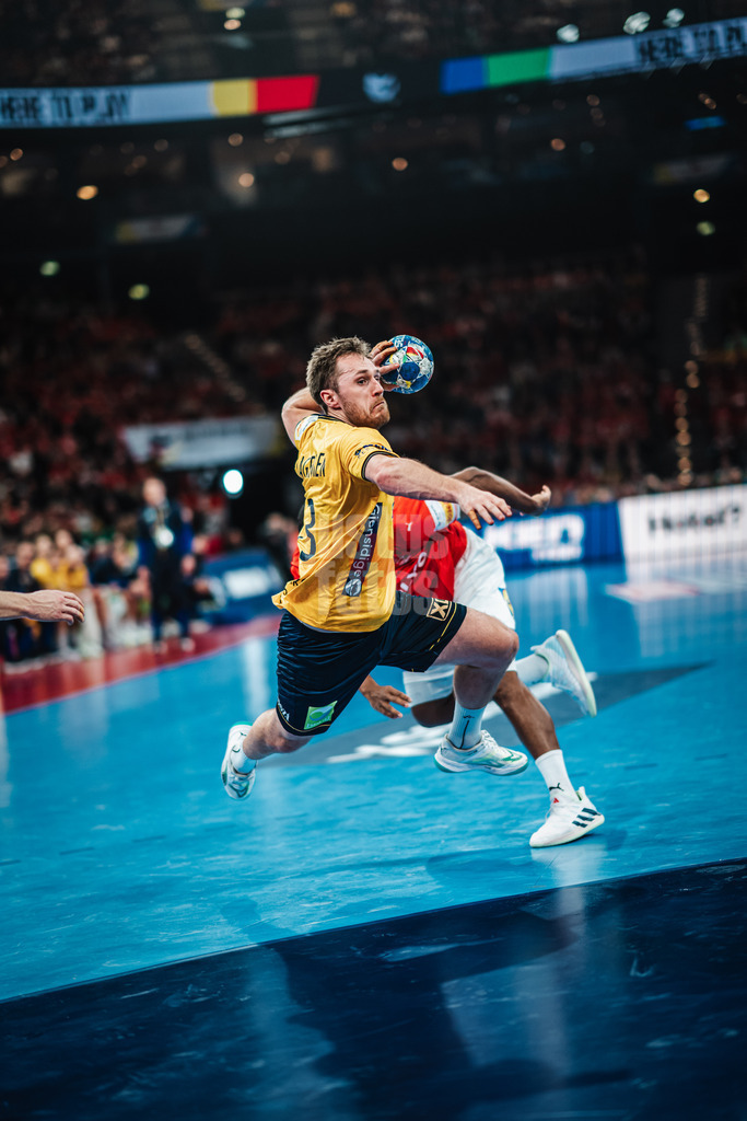 Handball | Herren | EHF EURO 2024 | European Championshop Men 2024 Final Tournament | Dänemark vs. Schweden | 19.01.2024 | Albin Lagergren (#23, Schweden, SWE) wirft auf das Tor