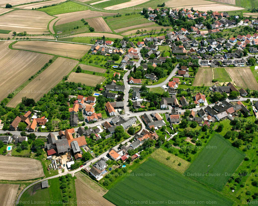 2626393 | LEGELSHURST 09.06.2006 Ortsansicht am Rande von landwirtschaftlichen Feldern und Nutzflächen  in Legelshurst im Bundesland Baden-Württemberg, Deutschland // Village view on the edge of agricultural fields and land  in Legelshurst in the state Baden-Wuerttemberg, Germany Foto: Gerhard Launer