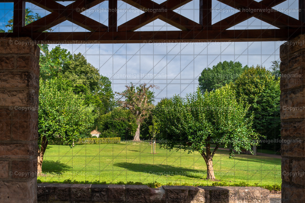 Blick aus dem Lesehäuschen | Kaufen sie online außergewöhnliche Fotografien auf Leinwand Acrylglas Fotoprint Aludibond von holgerweigeltfotografie - Realisiert mit Pictrs.com