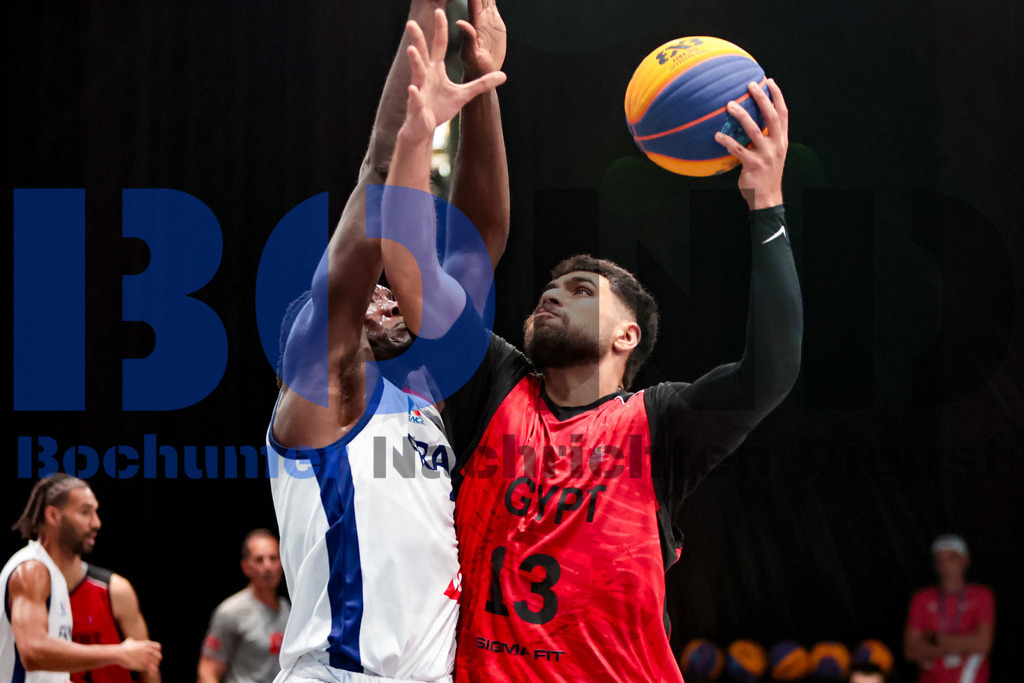 SES_TTG3X320250718-1858 | bond - Realisiert mit Pictrs.com