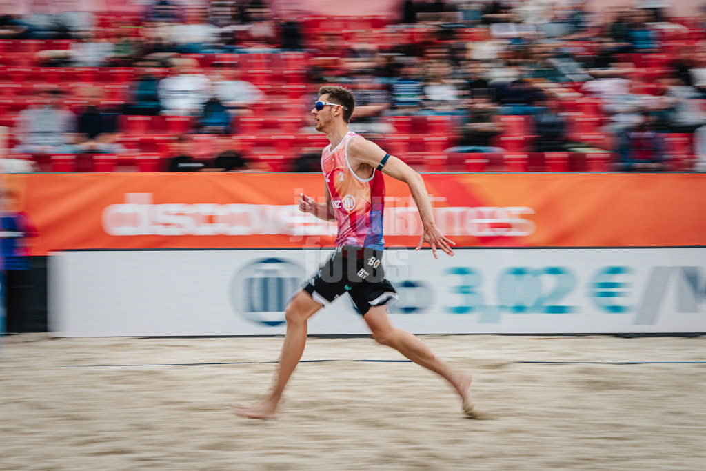 Beachvolleyball | Frauen | German Beach Tour 2024 | Tourstop Düsseldorf | 17.05.2024 | Milan Sievers rennt zum Netz
