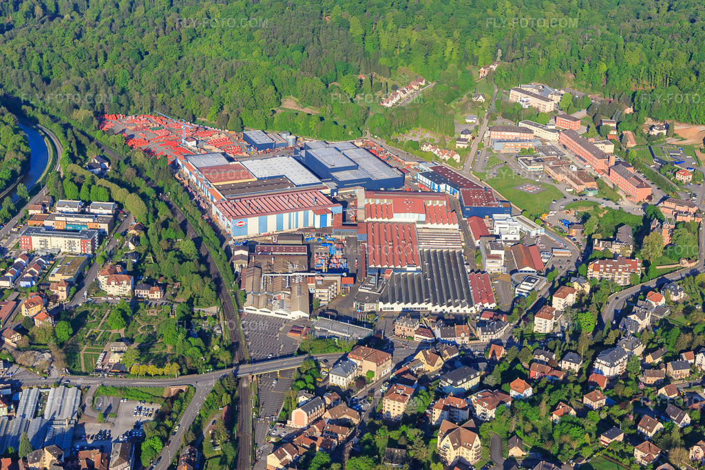 Aerial view: KUHN SAS production site in Saverne in the state Bas-Rhin, France.Photo: IMG_145989.jpg taken on 05/01/2025 by Werner Riehm/FLY-FOTO.comResolution of the original: 5472 x 3648 pxKUHN | Agricultural Machinery Manufacturer