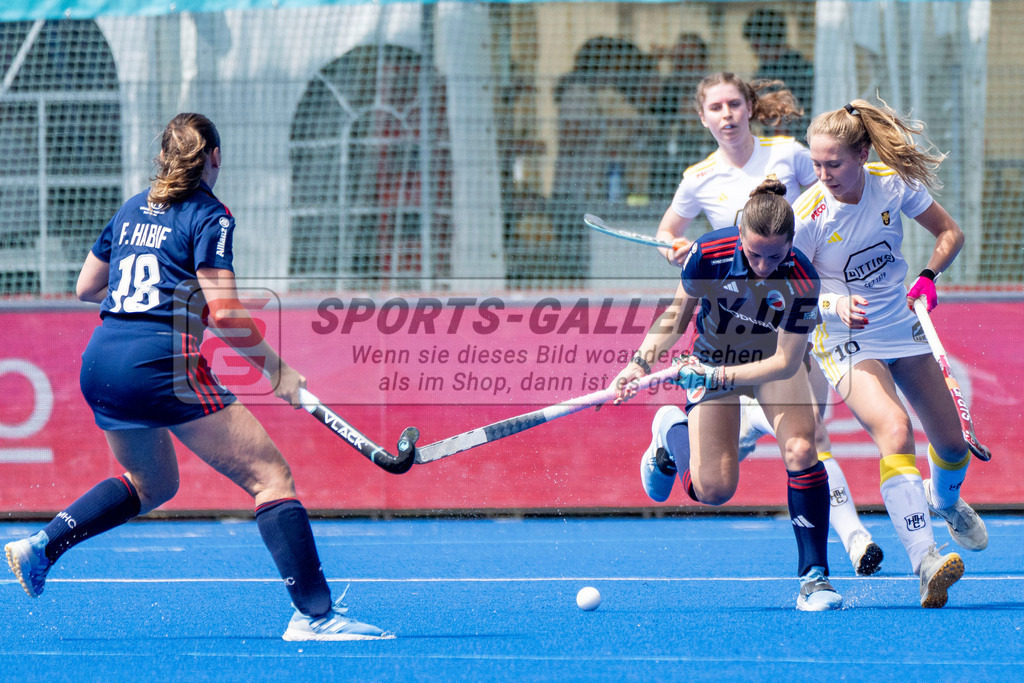 Final4_20250531-1114-HK107452 | Krefeld, Deutschland, 31.05.2025:  Feldhockey Final4 2025 – „Deutsche Feldhockey-Meisterschaften 2025“ im Gerd-Wellen-Hockeyanlage am 31.05.2025 in Krefeld, Deutschland. (Foto von Kramhöller/Fehrmann/Kaste)Krefeld, Germany, 31.05.2025: Feldhockey Final4 2025 – „Deutsche Feldhockey-Meisterschaften 2025“ in Gerd-Wellen-Hockeyanlage at 31.05.2025 in Krefeld, Deutschland. (Foto from Kramhöller/Fehrmann/Kaste)
