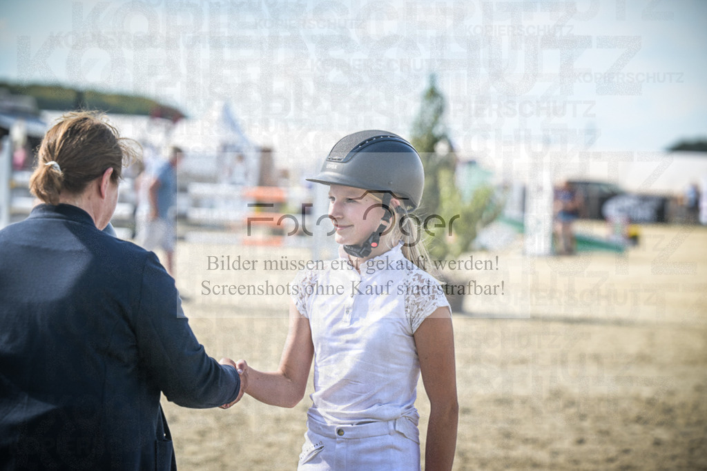 DOS_0068 | Entdecke hochwertige Reitturnierfotos von Foto Oger. Professionell, emotional und authentisch – jetzt Lieblingsmomente im Shop bestellen.Deutschlandweite Turnierfotografie. - Realisiert mit Pictrs.com