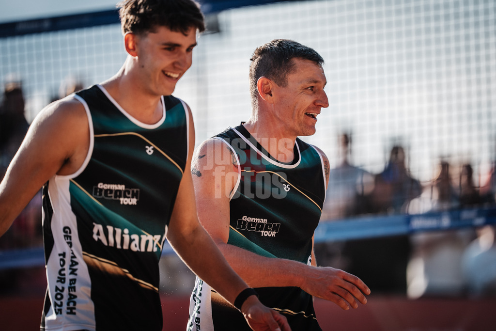 Beachvolleyball | Männer | Allianz German Beach Tour 2025 | Tourstop Düsseldorf | 17.05.2025 | v.l. Kristians Fokerots und Martins Plavins