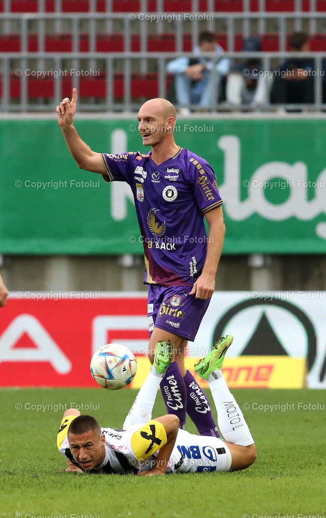 A_LUI_151022_12 | SPORT,FUSSBALL,TIPICO BUNDESLIGA AUSTRIA KLAGENFURT-LASK 15.10.20022 IM BILD :NICOLAS WIMMER (KLAGENFURT) UND MARIN LJUBICIC (LASK) FOTO:FOTOLUI/MARIOWIMMER