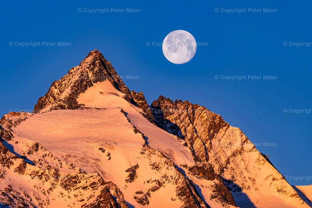 Geiler Mond über Glockner | Vollmond im Morgengrauen von Heiligenbluzt aus