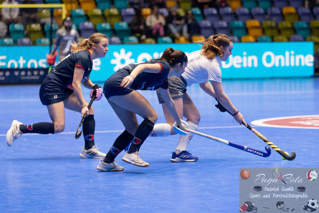 Volvo E.R.B. Final 4 Halbfinale Frauen: Der Club an der Alster - Berlienr HC, 25.01.2025 | Marie Charlotte Jeltsch (Der Club an der Alster #21) &amp; lilith Ell (Berliner HC #16) im Kampf um den Ball, Der Club an der Alster - Berliner HC, Frankfurt, Süwag Arena, 25.1.2025 - Realisiert mit Pictrs.com