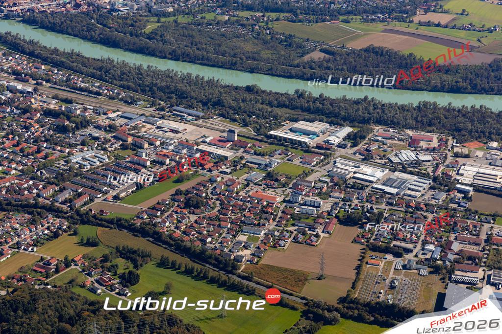 Das Luftbild der Stadt Simbach am Inn wurde 2021 vom Flugzeug heraus erstellt (keine Drohne) Aufnahmehöhe ca.450 Meter- hohe Bildauflösung und Druck-Qualität garantiert!