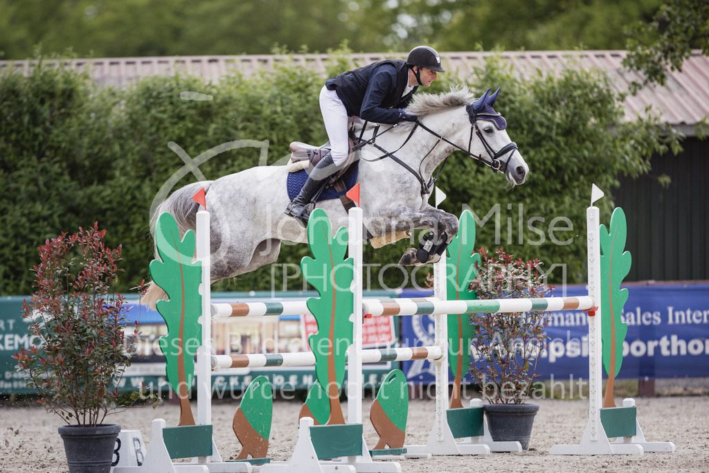 230516_Mühlen_05SprPf-L-591 | Deine schönsten Turniermomente als professionelle Fotos! Entdecke hochwertige Pferdesport-Fotografie im Online-Shop. Jetzt Fotos finden & bestellen!