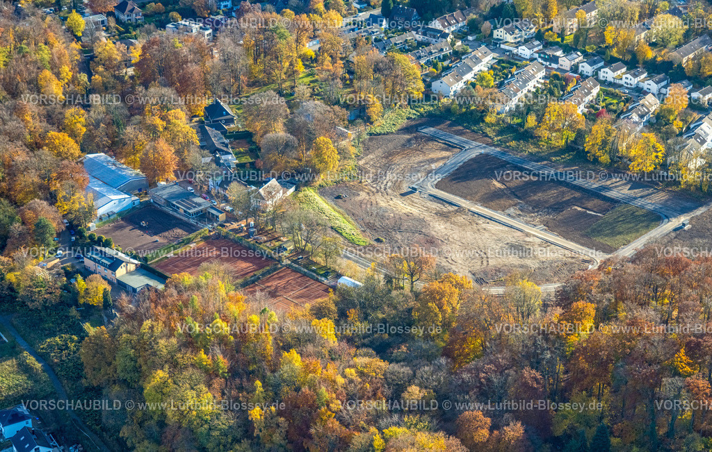 Hagen251103541 | Luftbild, Reihenhaus-Wohnsiedlung Mallnitzer Straße, Baustelle ehemaliger Lohesportplatz für Wohnhäuser Neubau Lohestraße, herbstliche Bäume, Emst, Hagen, Ruhrgebiet, Nordrhein-Westfalen, Deutschland
