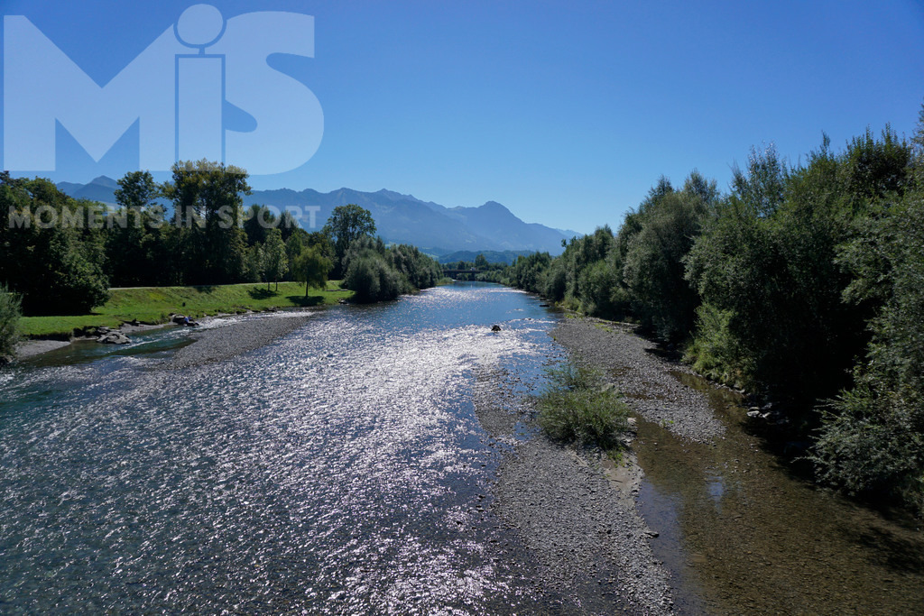 mis_051112bf176.JPG | 12.09.2020, Fischen im Allgäu,  Die Iller fliesst in ihrem Bett.
 - Realisiert mit Pictrs.com