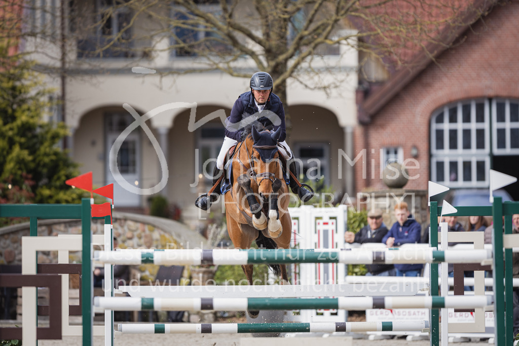230426_HofSosath_S-Spr-414 | Deine schönsten Turniermomente als professionelle Fotos! Entdecke hochwertige Pferdesport-Fotografie im Online-Shop. Jetzt Fotos finden & bestellen!