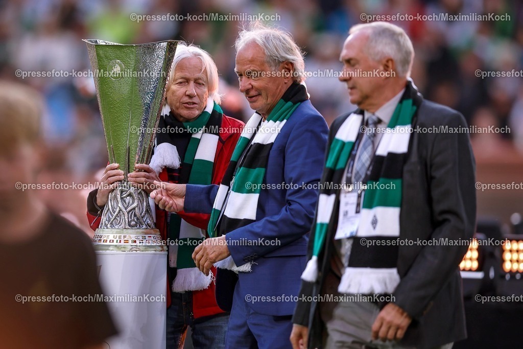 BMG02082501136 | 02.08.2025, Fußball, Borussia Mönchengladbach - FC Valencia, 125 Jahrfeier Jubiläumsspiel, Borussia-Park, Saison 2025 2026: Karl DelHaye (Borussia Mönchengladbach), Horst WOHLERS und  Uli STIELIKE DFB regulations prohibit any use of photographs as image sequences and or quasi-video.