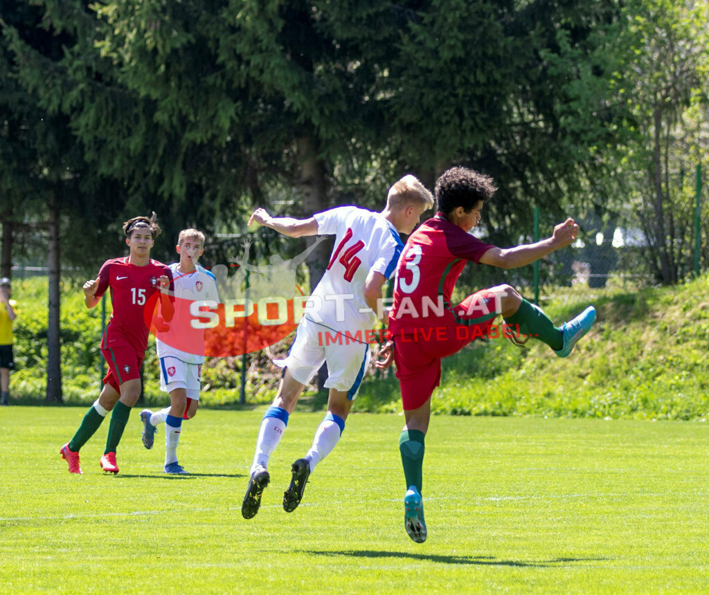 Portugal  U15 -Czech Republic U15 | RAFAEL CAMACHO (Portugal #15) ONDREJ PENXA (Czech Republic #14) DUARTE SOARES (Portugal #13) ; Portugal  U15 -Czech Republic U15 am 29.04.2022 in Arnoldstein
(Sportplatz), AUSTRIA, (Photo by Ernst Krawagner sport-fan.at) - Realisiert mit Pictrs.com