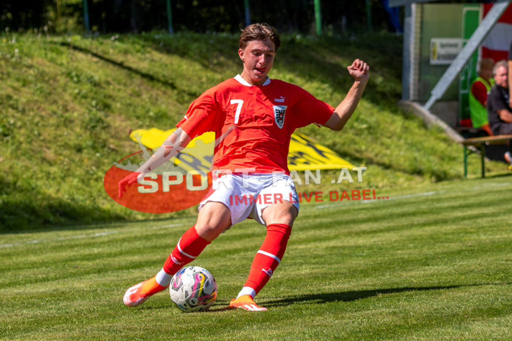 Fußball Halbfinale | Amar Selimovic (U15 Österreich #7) Fußball Halbfinale, Irland U15 - Österreich U15 am 29.04.2024 in Arnoldstein (Sportplatz), Austria, (Photo by Ernst Krawagner sport-fan.at) - Realisiert mit Pictrs.com