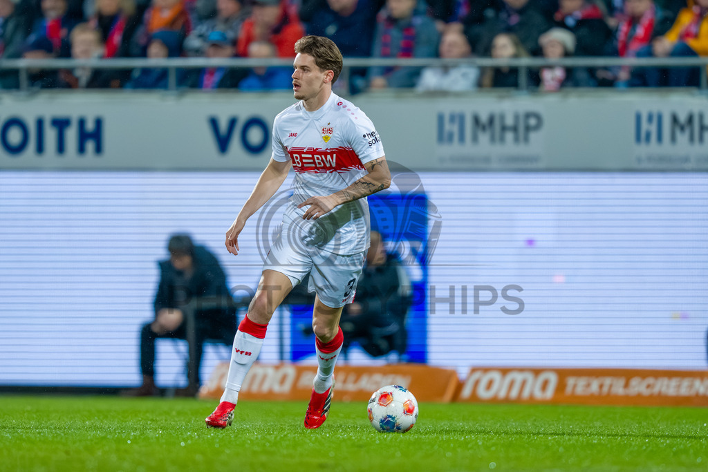 1. FC Heidenheim vs. VfB Stuttgart, Fussball, 1. Bundesliga, 23. Spieltag, Saison 2025/2026, 22.02.2026 | Ramon Hendriks (VfB Stuttgart, #03),1. FC Heidenheim vs. VfB Stuttgart, Fussball, 1. Bundesliga, 23. Spieltag, Saison 2025/2026, 22.02.2026Foto: photosbyphips/Philip Ziegler