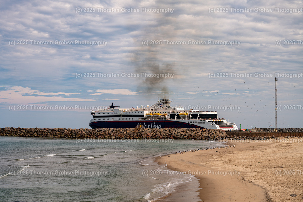 Color Line Super Speed 1 in Hirtshals, Denmark June 2023 | The Color Line Super Speed 1 leaving Hirtshals Denmark for Kristiansand Norway. Die Color Line Super Speed 1 beim Auslaufen in Hirtshals Dänemark mit Ziel Kristiansand Norwegen.  - Realisiert mit Pictrs.com