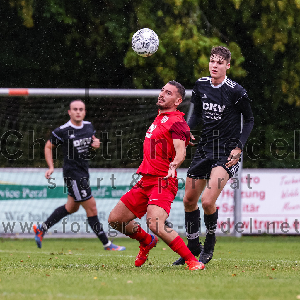 2023-08-27_059_TSV_Steinhoering_gegen_FC_Ebersberg | Steinhöring, Deutschland, 27.08.2023:
Fußball, Kreisklasse 2023 / 2024, 2. Spieltag, TSV Steinhöring gegen FC Ebersberg, Endergebnis: 2:0

Riza Terzija (FC Ebersberg, #10), Sebastian Lang (TSV Steinhöring, #5)

Foto: Christian Riedel / fotografie-riedel.net