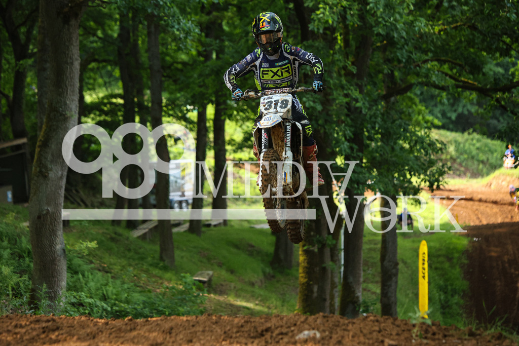 5E6A3556 | 989 MEDIAWORK