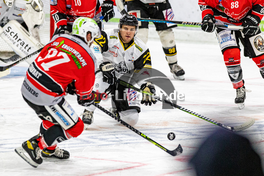 Testspiel TSV Peißenberg Miners vs EA Schongau Mammuts | Eishockey Bayernliga Vorbereitung 2023/2024, Testspiel TSV Peißenberg Miners vs EA Schongau Mammuts
Duell zwischen Dominic KRABBAT (Miners 87) und Tobias Hoferer (Mammuts 22),
2023-09-22 in Peißenberg (Eisstadion)
87 Dominic KRABBAT (Miners 87), 22 Tobias Hoferer (Mammuts 22)
Copyright: FotoLindner