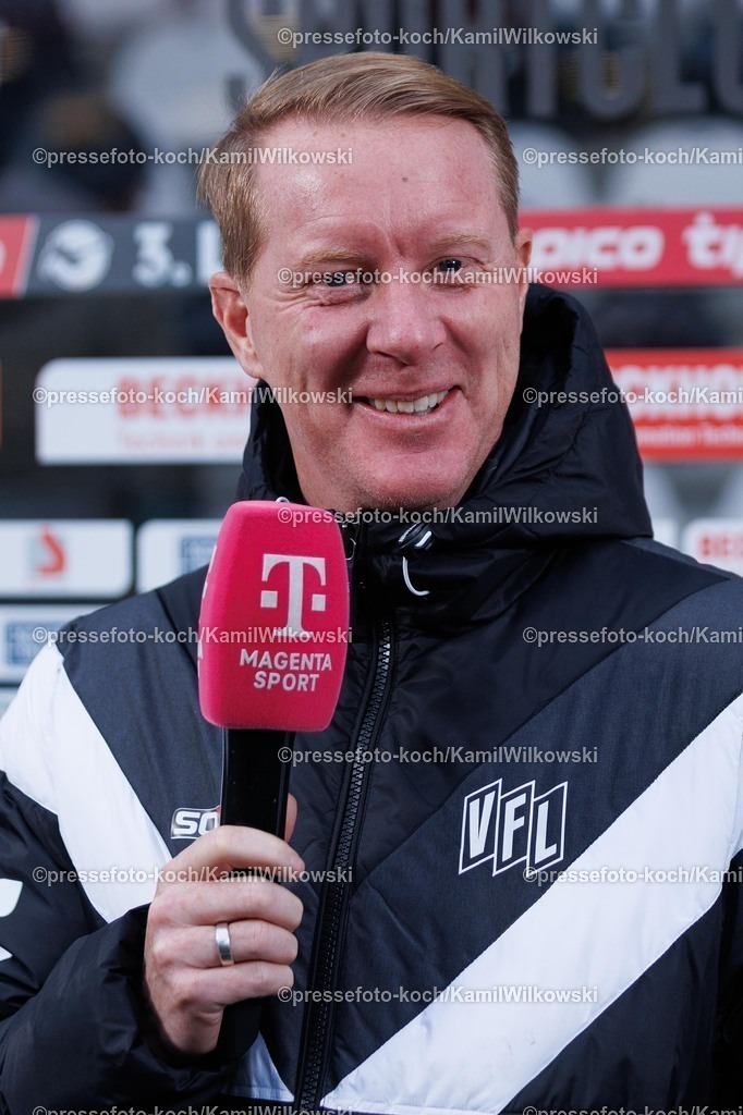 xKWIx30112501012 | 30.11.2025, xkwix, Fußball, 3. Liga, SSC Verl - VfL Osnabrück, Sportclub Arena: Timo Schultz ( Trainer vom VfL Osnabrück ) beim InterviewxKamilxWilkowskixPressefotoKochx