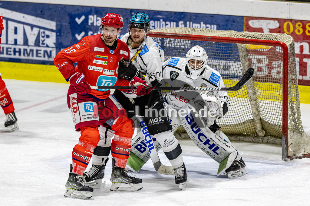EC Peiting vs Bayreuth Tigers | Eishockey Oberliga Süd 2023/2024, EC Peiting vs Bayreuth Tigers, 20231112,
Gerängel vor dem Tor der Tigers,
2023-11-12 in Peiting (Eisstadion)
19 Marco HABERMANN (ECP 19), 13 Steffen TÖLZER (Tigers 13), 31 Lukas SCHULTE (Tigers 31)
Copyright: WolfgangxLindner foto-lindner.de