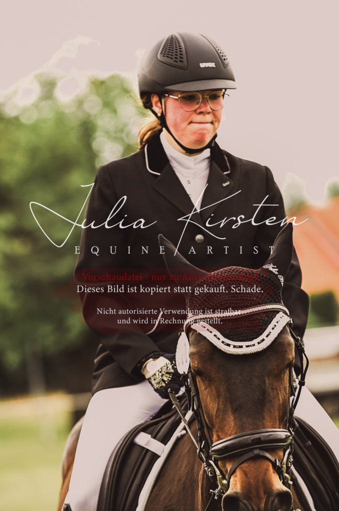 DSC_4924 | Pferde- und Turnierfotografie in Westsachsen. Pferdeportraits, Auftragszeichnungen und intuitive Kunst.