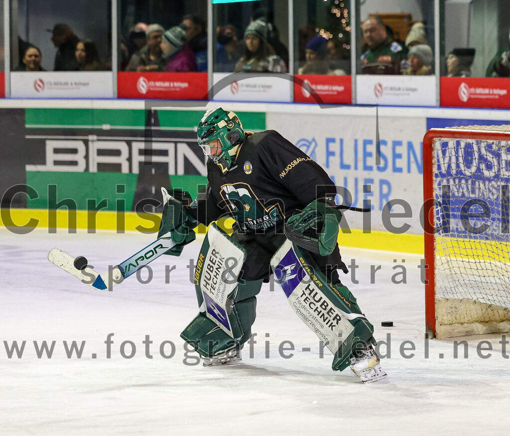 2025-12-05_038_TSV_Erding_gegen_Stuttgart_Rebels | Erding, Deutschland, 05.12.2025:Eishockey, Oberliga Süd 2025 / 2026, 23. Spieltag, TSV Erding gegen Stuttgart Rebels, Endergebnis: 5:6Torwart David Zabolotny (Erding Gladiators, #72)Foto: Christian Riedel / fotografie-riedel.net