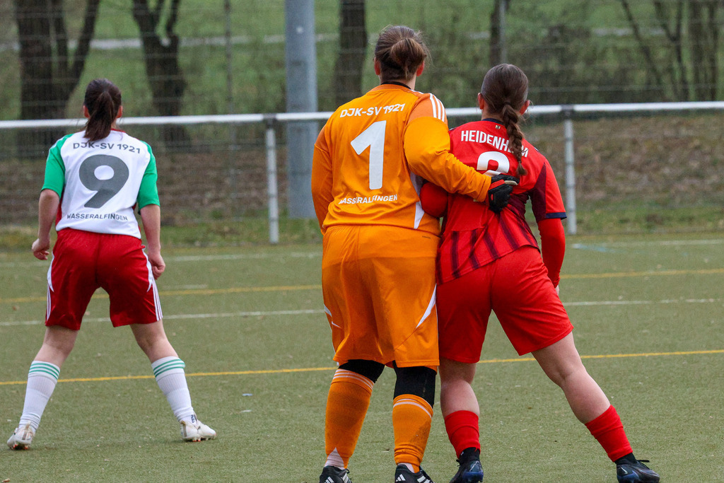 WASFCH_260321_4169 | SGM DJK Wasseralfingen/Neuler vs. 1.FC Heidenheim 1846 II, Fußball, Frauen, Bezirksliga, 2025/2026, 13. Spieltag, 21.03.2026 in Wasseralfingen, Kunstrasen Bürgle(Foto: Michael Bulling) - Realisiert mit Pictrs.com