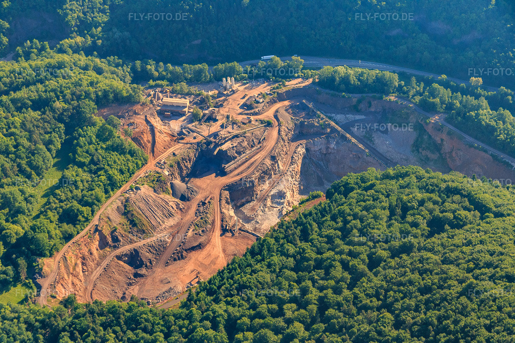 Luftbild: Steinbruch von PfalzGranit in Waldhambach im Bundesland Rheinland-Pfalz in Deutschland. Foto: IMG_080075.jpg vom 05.06.2015 durch Werner Riehm/FLY-FOTO.dePfalzGranit GmbH