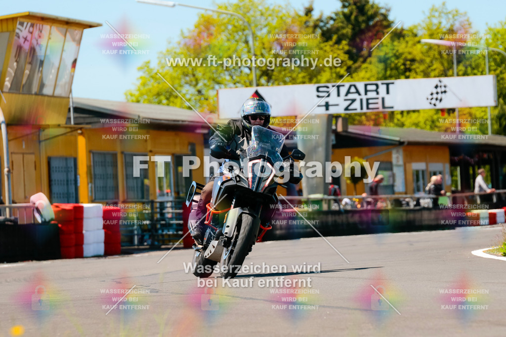 Moto-TeamOBK-21828 | Hier findet Ihr Bilder von Touristenfahrten auf der Nürburgring Nordschleife oder von anderen Veranstaltungen die ich besucht habe. Viel Spass beim Durch Schauen 