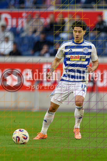 07.04.2026, GER, Fussball, Herren, 3. Liga, Saison 2025/2026, MSV Duisburg - VfL Osnabrück | Mert Göckan (MSV Duisburg) in Aktion am Ball, Einzelaktion 