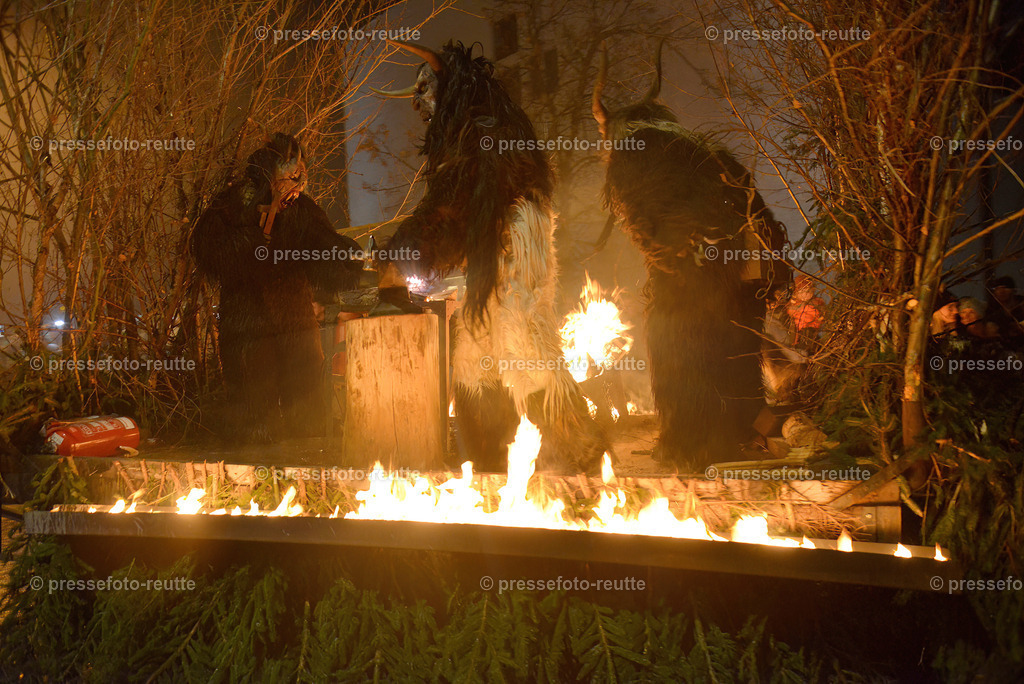 -news-2022-Dez05-Nikolo-Einzug-Lechaschau-WTV_6364 | Info aus dem Bezirk Reutte/Ausserfern Tirol sowie eine umfangreiche Bilddatenbank über die gesamte Region: Lechtal, Talkessel Reutte, Tannheimertal, Zwischentoren. Lech, Plansee, Zugspitze, Grenztunnel, B179, Fernpassstraße, Verkehr, Lawinen, Tradition, - Realisiert mit Pictrs.com