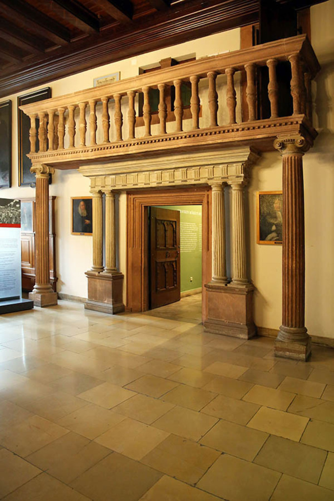 Bildlexikon Leipzig - Altes Rathaus - Pfeiferstuhl von 1557 | Das Team hinter BILDLEXIKON LEIPZIG bündelt historische wie aktuelle Informationen über die Stadt Leipzig in Text und Bild auf einer Plattform und stellt diese der interessierten Öffentlichkeit zur Verfügung.