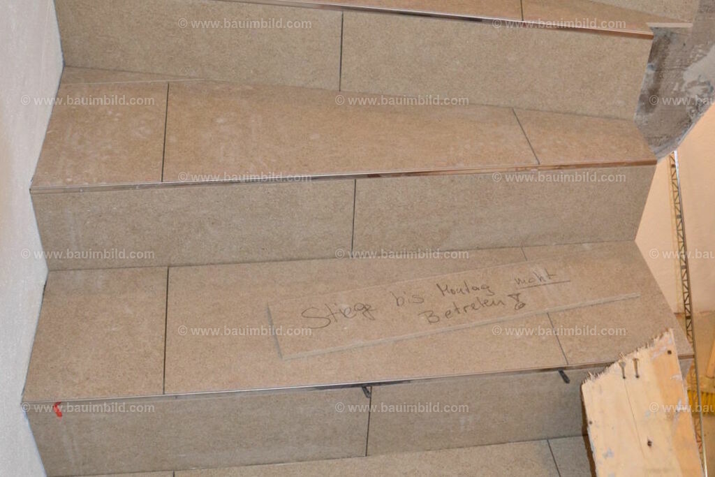 bib-lg21-fliesenlegerarbeiten-0025 | Nach LV-Leistungsgruppen sortierte Detailfotos über den Bau eines Hauses. Alle Hausbau-Bilder direkt vom Urheber und Autor der Website Haus-Selber-Bauen.com