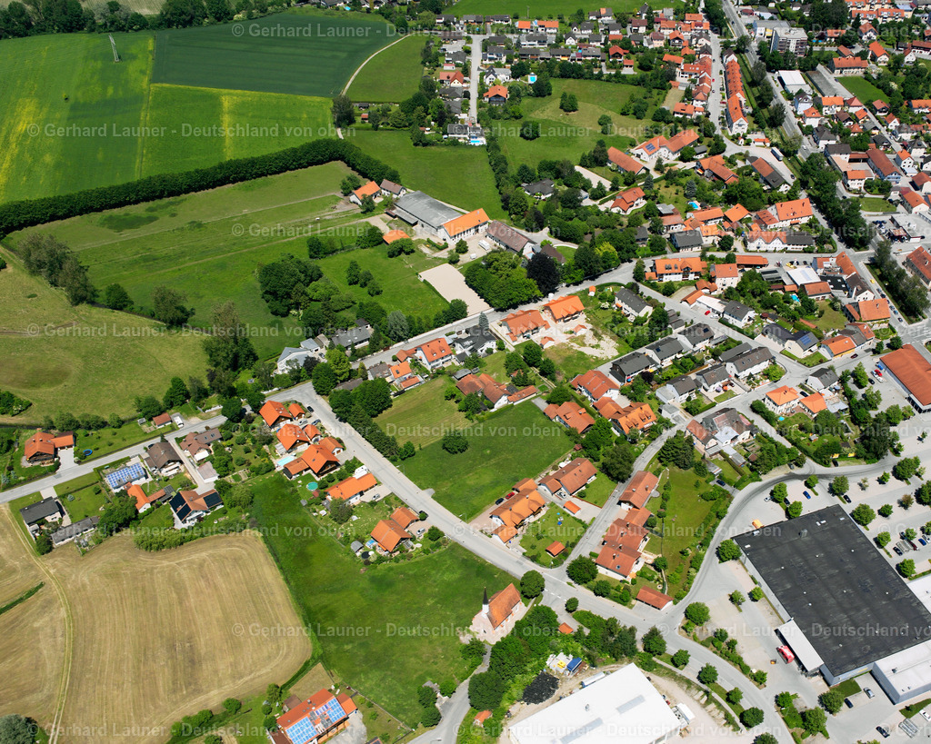 2600599 | NEUöTTING 09.06.2006 Wohngebiet einer Einfamilienhaus- Siedlung  in Neuötting im Bundesland Bayern, Deutschland // Single-family residential area of settlement  in Neuötting in the state Bavaria, Germany Foto: Gerhard Launer