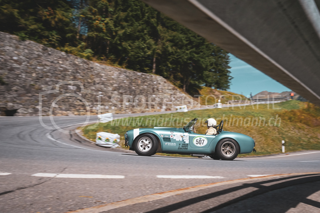 21. Arosa ClassicCar 2025 - 6. =September= 2025 | Ernst Lüthi aus Rhäzüns (SUI) in einem AC Cobra Shelby 289 FIA aus dem Jahre 1965 mit Startnummer 507 am Arosa ClassicCar 2025 in der Kategorie Competition..@arosaclassiccar, @arosa.official, #arosaclassiccar, #arosa, #76curves, #classiccarBild: Sportfotografie Markus Aeschimann | www.markus-aeschimann.ch - Realisiert mit Pictrs.com