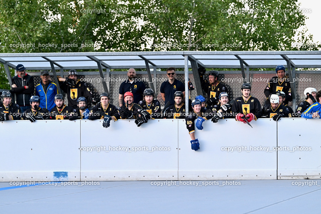 VAS Ballhockey Villach vs. ASKÖ Villach Ballhockey | Headcoach VAS Villach Eder Mannfred, Spielerbank VAS Villach Ballhockey, VAS Ballhockey Villach vs. ASKÖ Villach Ballhockey , VAS Ballhockey Villach vs. ASKÖ Villach Ballhockey  am 13.05.2026 in Villach (Alpen Arena ), Austria, (Photo by Bernd Stefan)