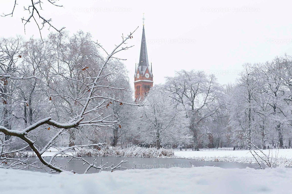 _M5D4705 | Leipzig Wandbilder Drucke Prints Leinwand Stadtmotive Leipzig Fotosdruck Kunstdrucke Bilder Leipzig Stadtansichten Acrylglasbilder Leipzig Wanddeko Fine Art Prints Wandbilder Büro Leipzig Bilder Praxis Zuhause Bilderdruck Poster Posterlounge Kunstdrucke - Realisiert mit Pictrs.com
