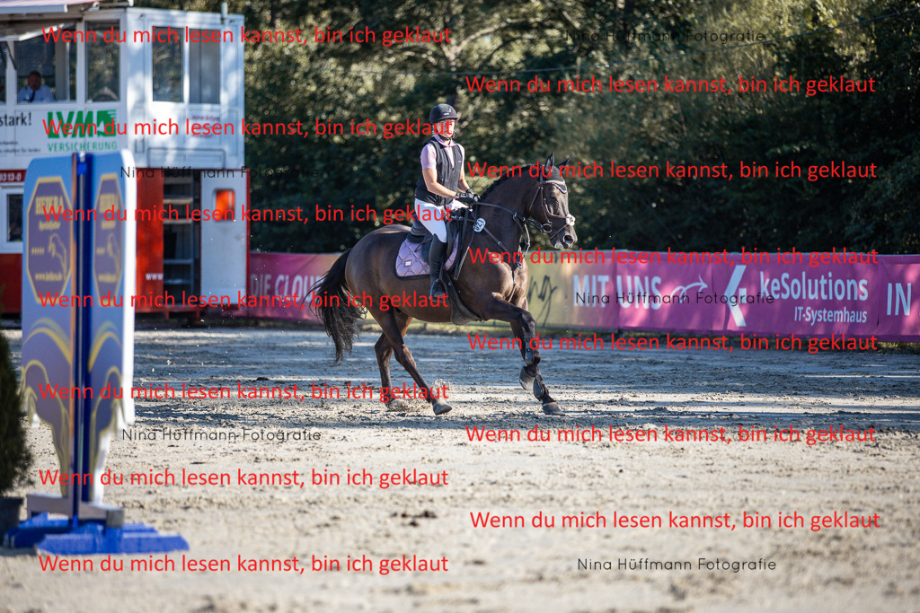 BK1A7729 | Turnierbilder Turnierfotos Nina Hüffmann Turnierfotografie Pferdefotografie Tierzeichnung Haustierzeichnung Pferdezeichnung Hundezeichnung Videograf  - Realisiert mit Pictrs.com