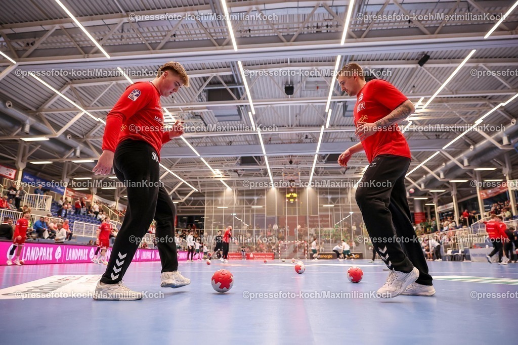 TUSEM06032601012 | 06.03.2026, Handball, 2. Handballbundesliga  Herren, Saison 2025 / 2026, 23. Spieltag, TuSEM Essen - VfL Eintracht Hagen: Finn Knaack (TuSEM Essen #12) und Dominik Plaue (TuSEM Essen #87) beim Aufwärmen Training vor dem Spiel 