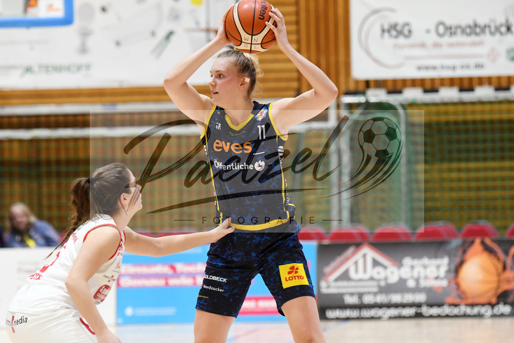 20200209_PAOEBS_0039 | Basketball, Frauen: Nina Rosemeyer (Eintracht Braunschweig) in Aktion, am Ball, Einzelaktion waehrend des Spiels der 2. DBBL zwischen Panthers Academy Osnabrueck und Eintracht Braunschweig im datos – home of the panthers am 09.02.2020 in Osnabrueck, Deutschland. - Realisiert mit Pictrs.com