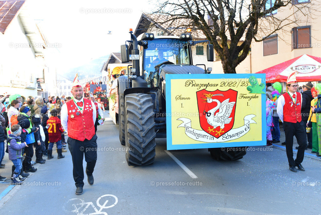 news-2023-Feb16-Unsinniger_Fasching_Reutte-nik-WTV_7445 | Info aus dem Bezirk Reutte/Ausserfern Tirol sowie eine umfangreiche Bilddatenbank über die gesamte Region: Lechtal, Talkessel Reutte, Tannheimertal, Zwischentoren. Lech, Plansee, Zugspitze, Grenztunnel, B179, Fernpassstraße, Verkehr, Lawinen, Tradition, - Realisiert mit Pictrs.com