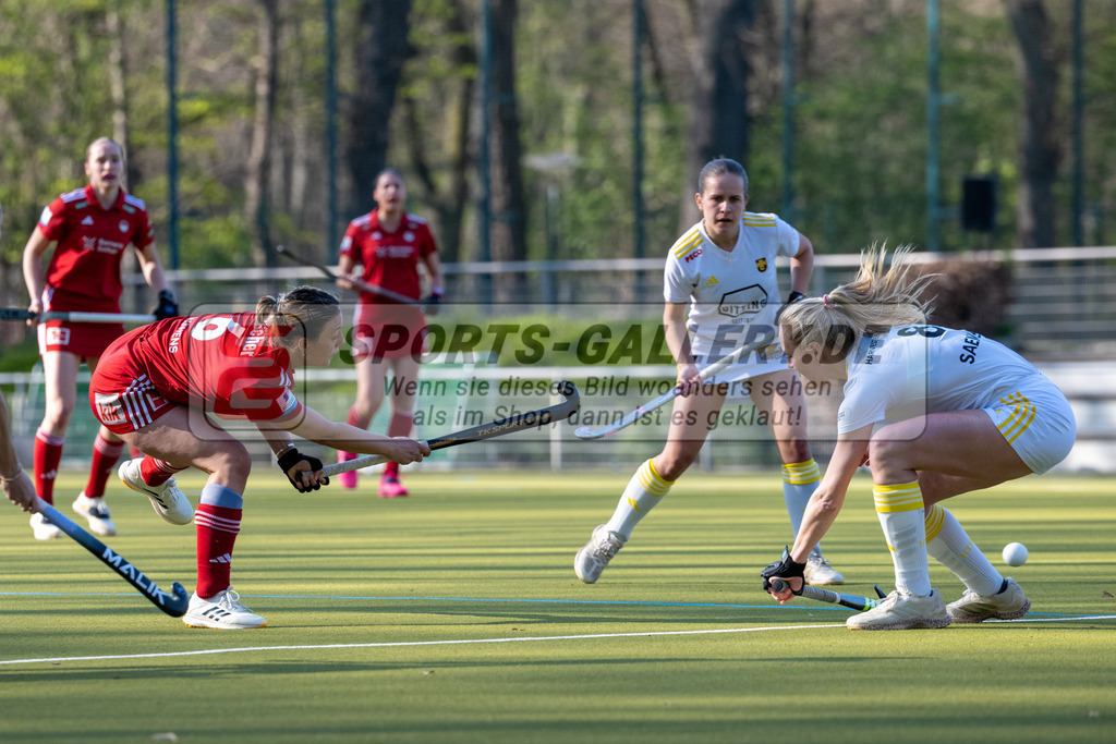 SFE_20260322_0120 | Köln, Deutschland, 22.03.26: Feldhockey 1. Bundesliga Damen zwischen Rot-Weiss Köln - Harvestehuder HTC im REWE Sportpark am 22.03.2026 in Köln, Deutschland. (Foto von Stephan Fehrmann)Köln, Germany, 22.03.26: Feldhockey 1. Bundesliga Damen between Rot-Weiss Köln - Harvestehuder HTC in REWE Sportpark at 22.03.2026 in Köln, Deutschland. (Foto from Stephan Fehrmann)