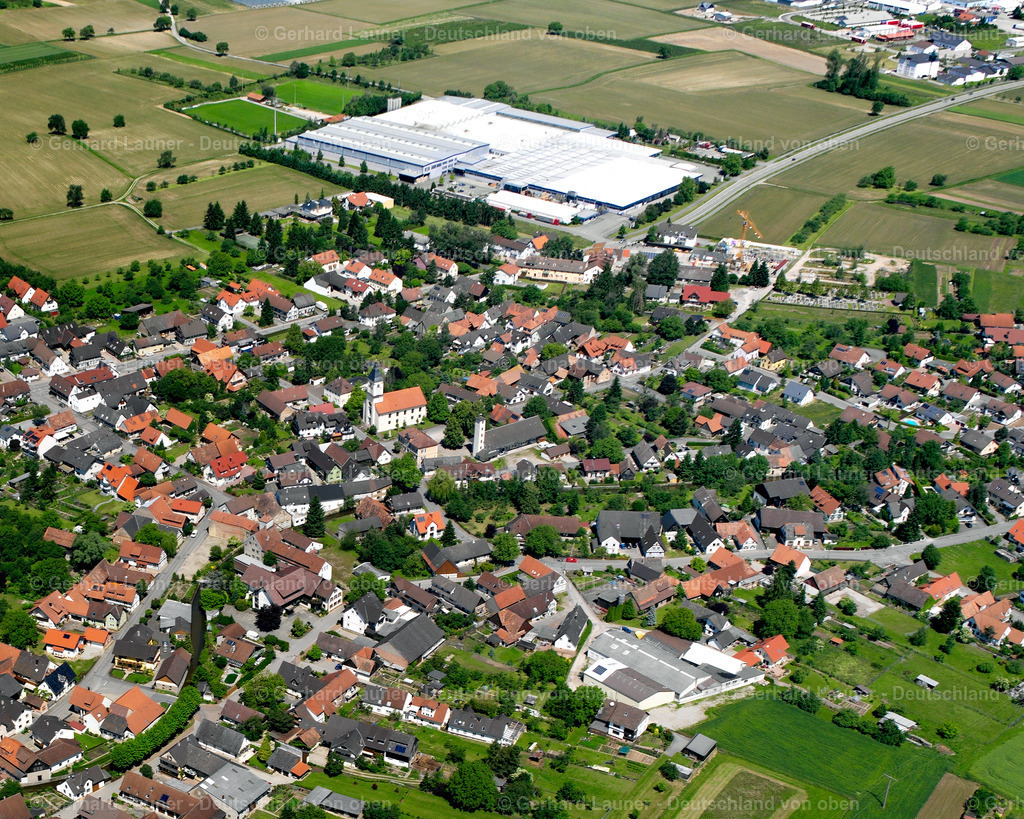 2627999 | SCHERZHEIM 07.06.2006 Dorf - Ansicht am Rande von landwirtschaftlichen Feldern und Nutzflächen in Scherzheim im Bundesland Baden-Württemberg, Deutschland. // Village - view on the edge of agricultural fields and farmland in Scherzheim in the state Baden-Wurttemberg, Germany. Foto: Gerhard Launer