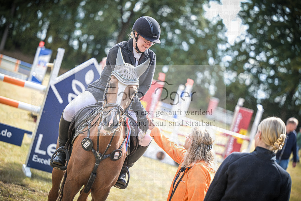 DOS_0059 | Entdecke hochwertige Reitturnierfotos von Foto Oger. Professionell, emotional und authentisch – jetzt Lieblingsmomente im Shop bestellen.Deutschlandweite Turnierfotografie. - Realisiert mit Pictrs.com